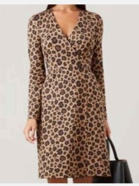 Hobbs London size 6 Leopard Print V-Neck Midi Dress in Brown. NWOT